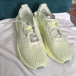 Women’s Nike Interact Run, 9.5, sea glass/barely volt. (Lime green) new no box